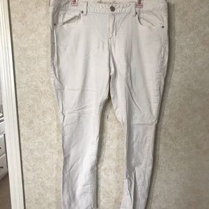 American Eagle White Jeans